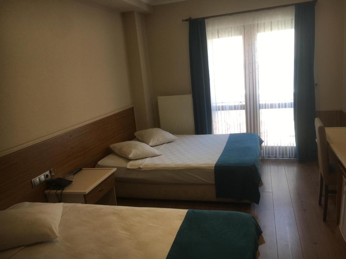 Oezguer Hotel Trabzon Esterno foto