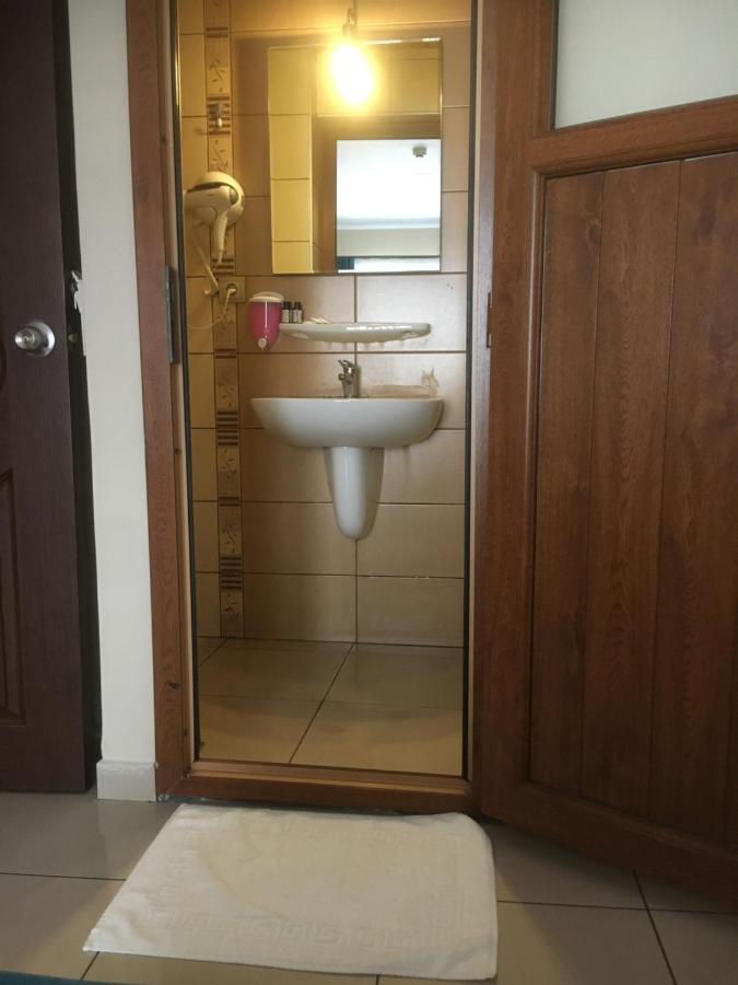 Oezguer Hotel Trabzon Esterno foto
